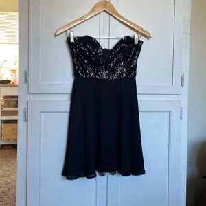 Night out with the girls! Cute black sequins Tobi dress size Small